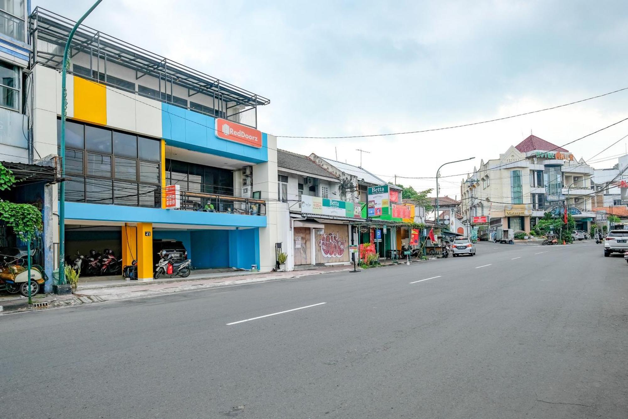 红多兹酒店-近马里奥波罗购物中心2号 日惹 外观 照片